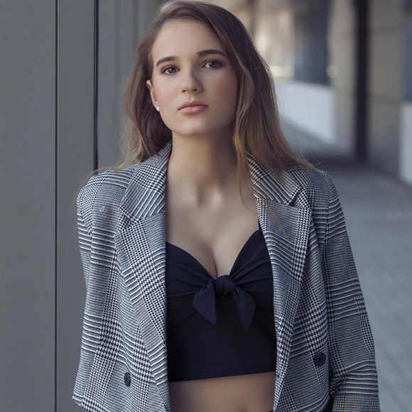 Hi I’m your Posher, Promise! Check out my closet! Many NEW items & low prices!! - Picture 5 of 8